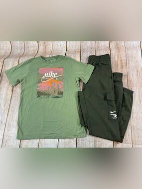 Nike Boys Youth Russell Wilson Green Cargo Pants & T Shirt Bundle Size Large